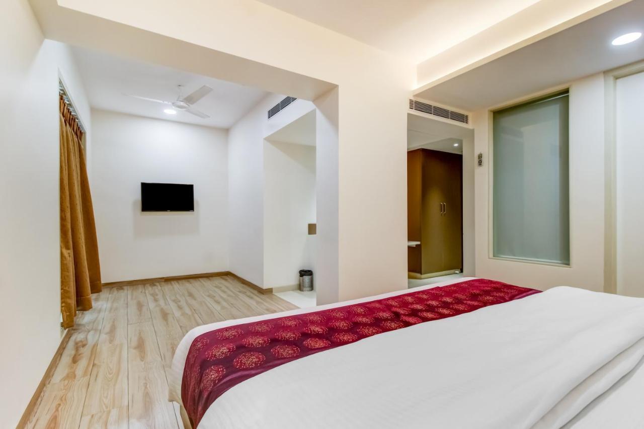 Hotel Grand Mookambika à Navi Mumbai Extérieur photo