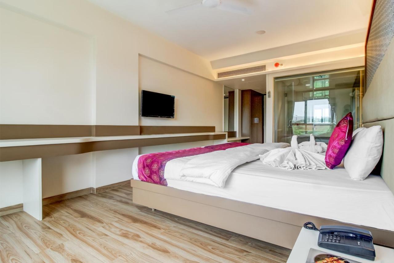 Hotel Grand Mookambika à Navi Mumbai Extérieur photo