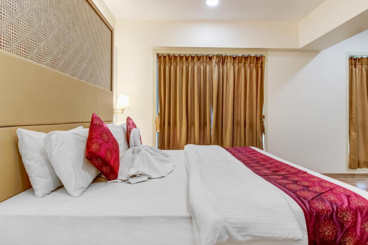 Hotel Grand Mookambika à Navi Mumbai Extérieur photo