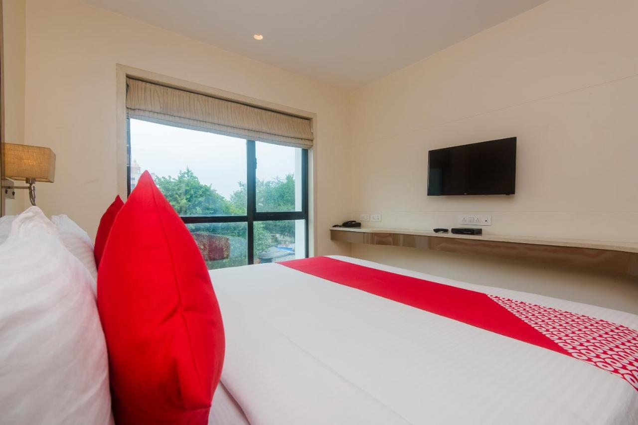 Hotel Grand Mookambika à Navi Mumbai Extérieur photo