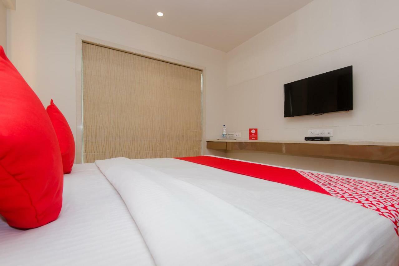 Hotel Grand Mookambika à Navi Mumbai Extérieur photo