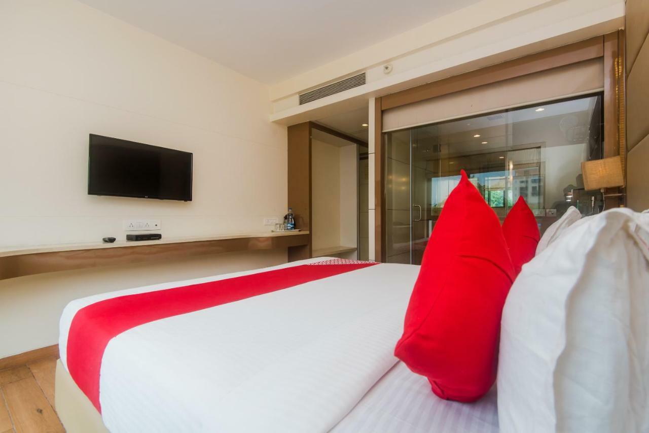 Hotel Grand Mookambika à Navi Mumbai Extérieur photo