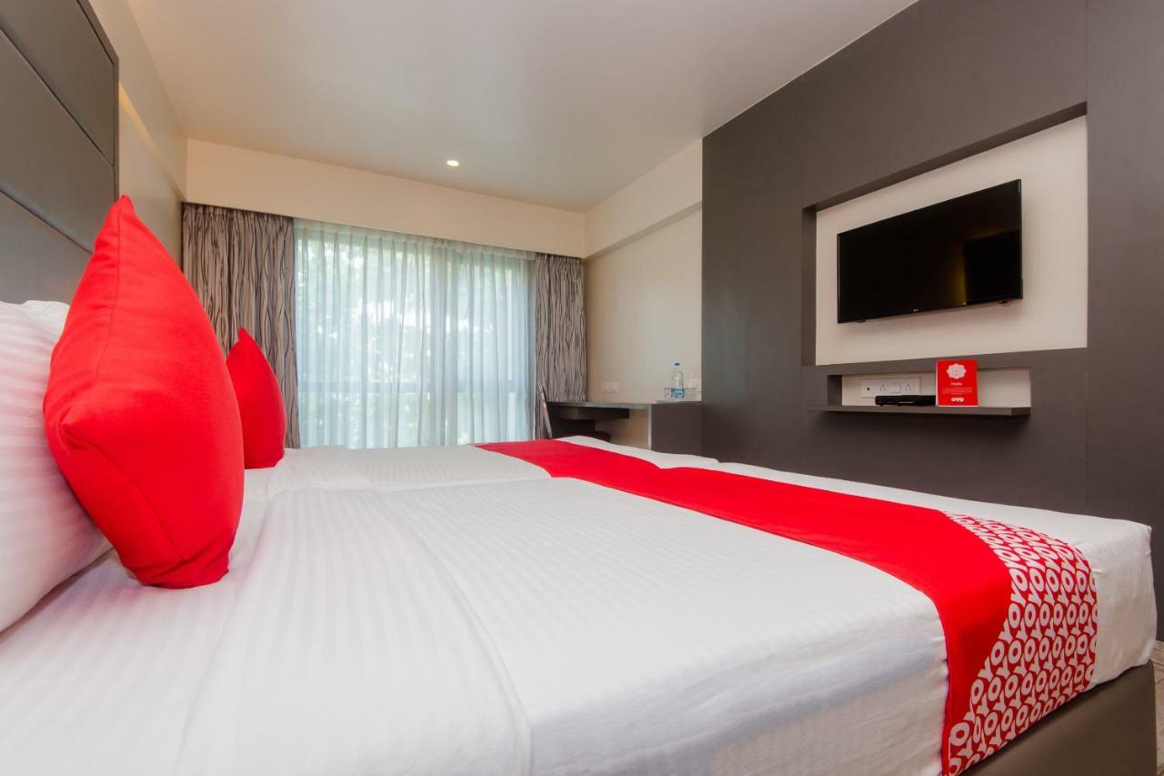 Hotel Grand Mookambika à Navi Mumbai Extérieur photo