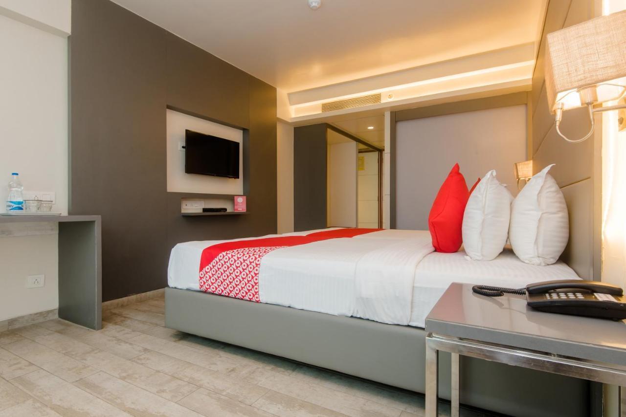 Hotel Grand Mookambika à Navi Mumbai Extérieur photo