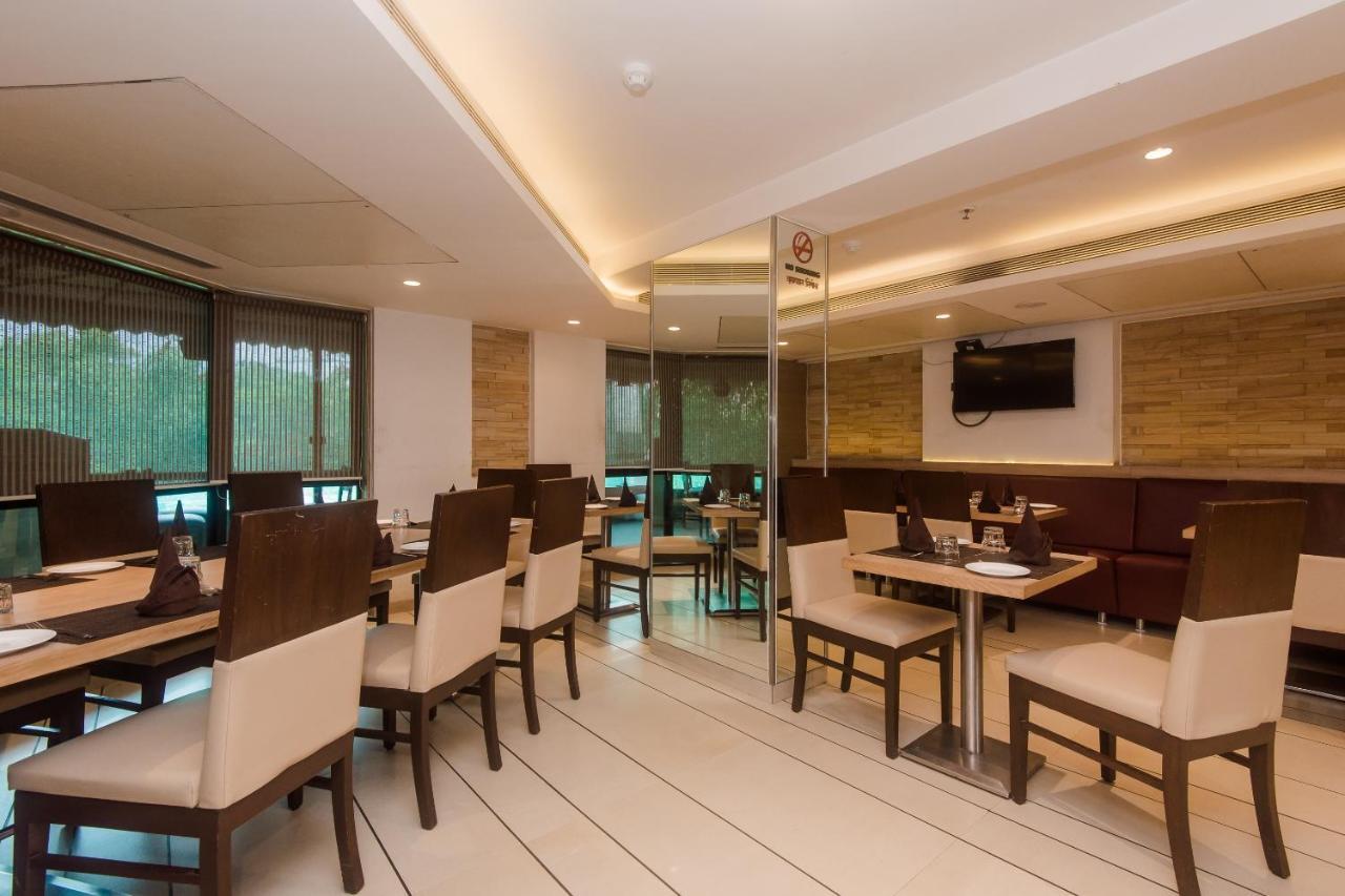 Hotel Grand Mookambika à Navi Mumbai Extérieur photo